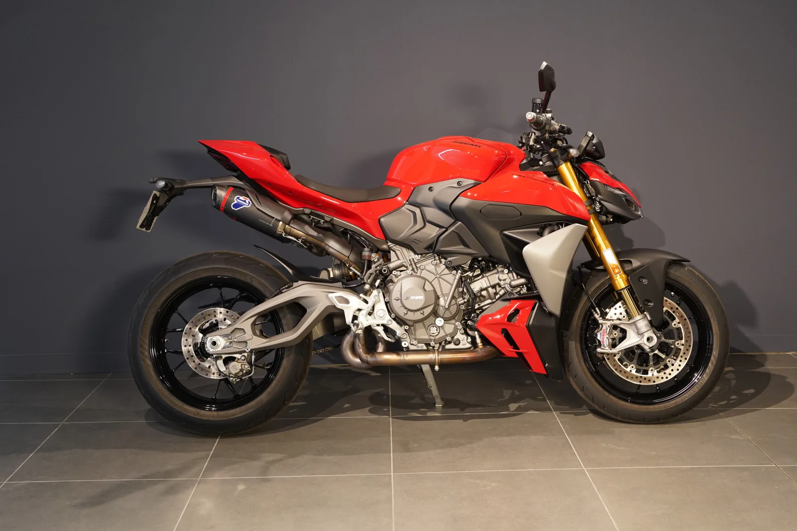 BSA Streetfighter V2S, Ligne Complete Termignoni, Brembo GP4RX  d'occasion